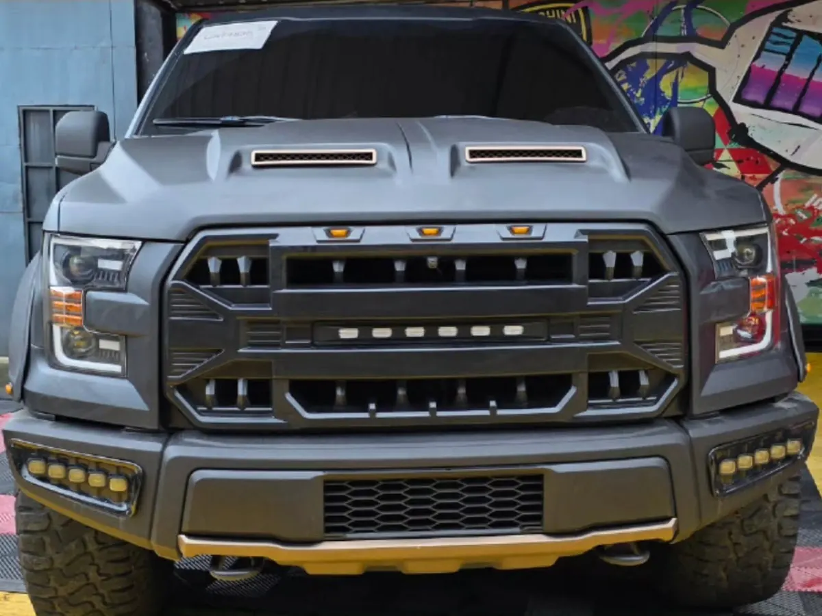 Ford F-150 antes (de frente)